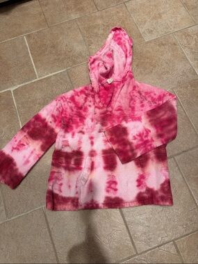 Scoop NYC Pink Tie-Dye V-Neck Hooded Sweater scoop beach